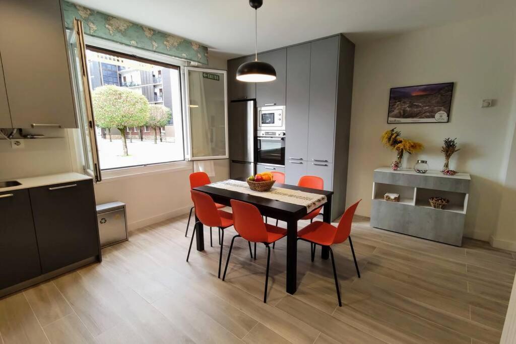 Acogedor, céntrico y amplio apartamento! Pamplona Inn 1 Exterior foto