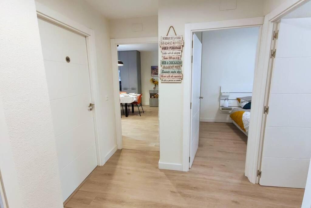 Acogedor, céntrico y amplio apartamento! Pamplona Inn 1 Exterior foto