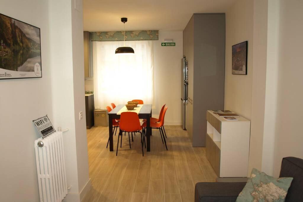 Acogedor, céntrico y amplio apartamento! Pamplona Inn 1 Exterior foto