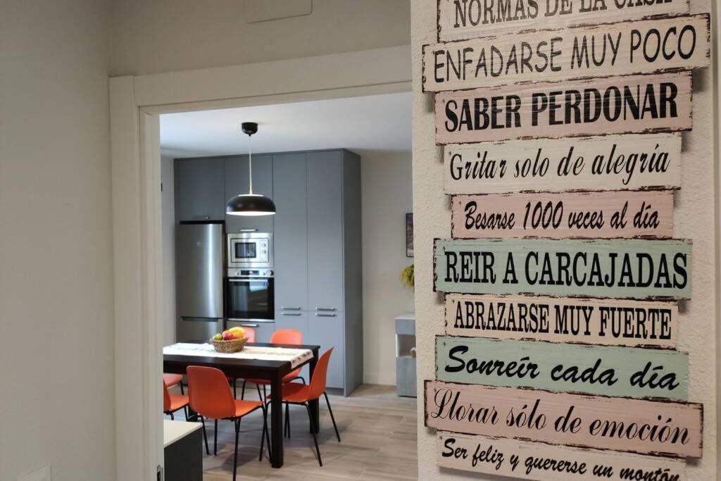 Acogedor, céntrico y amplio apartamento! Pamplona Inn 1 Exterior foto