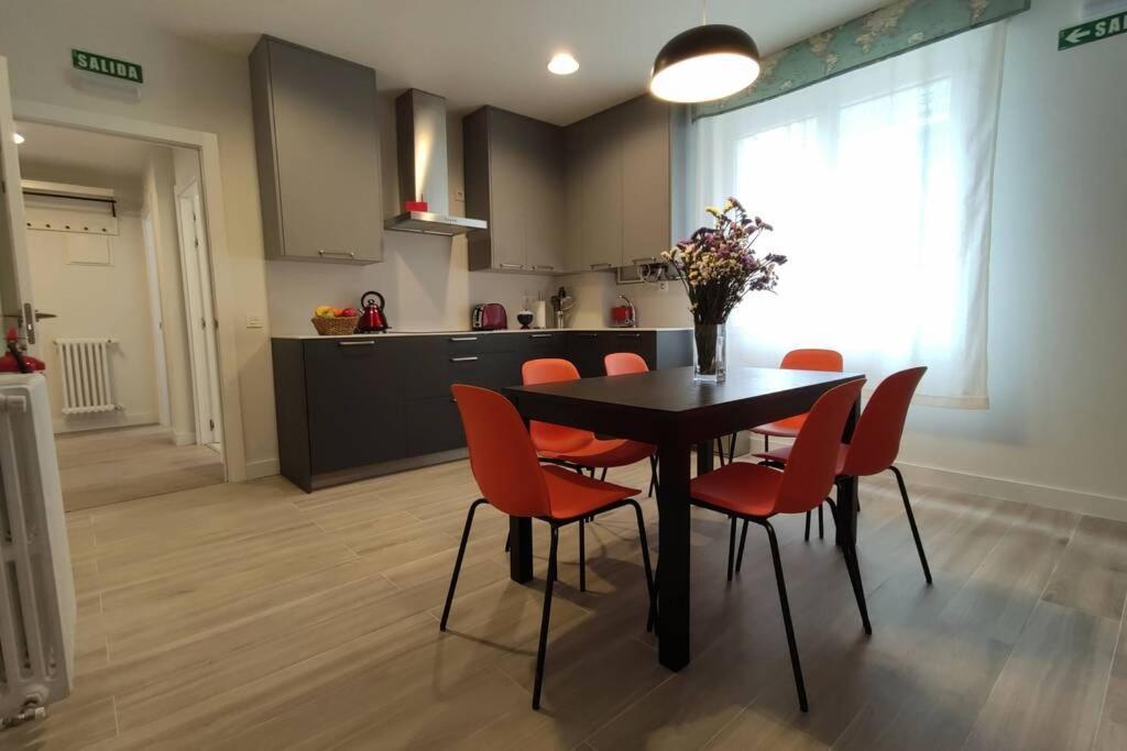 Acogedor, céntrico y amplio apartamento! Pamplona Inn 1 Exterior foto